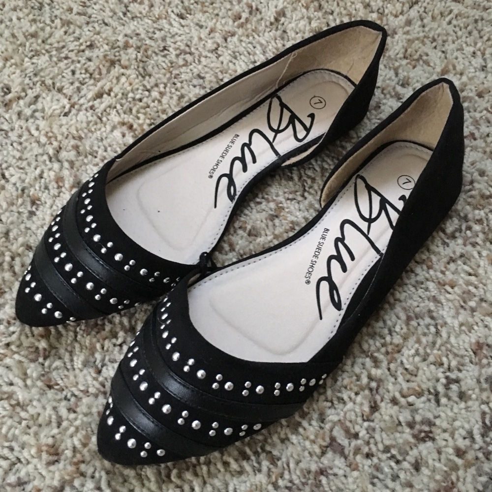 <3 Studded Pointed Black Flats <3 - Picture 2 of 3